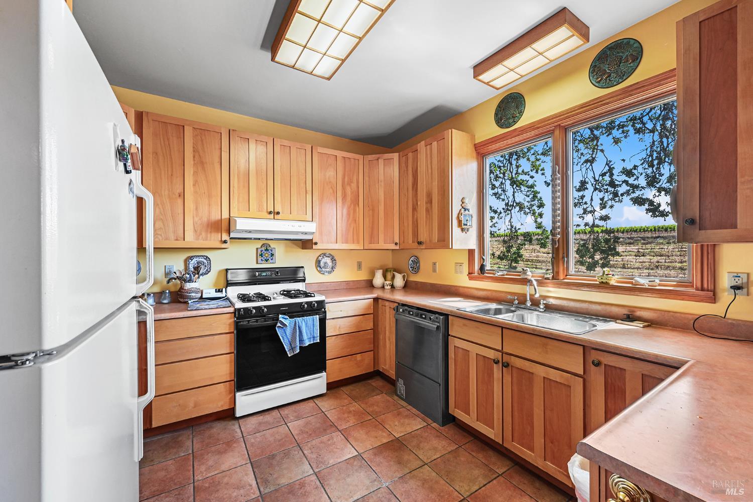 5143 Dry Creek Road Healdsburg, CA 95448 - Photo 26 of 85 a kitchen with stainless steel appliances granite countertop a stove a sink and a microwave