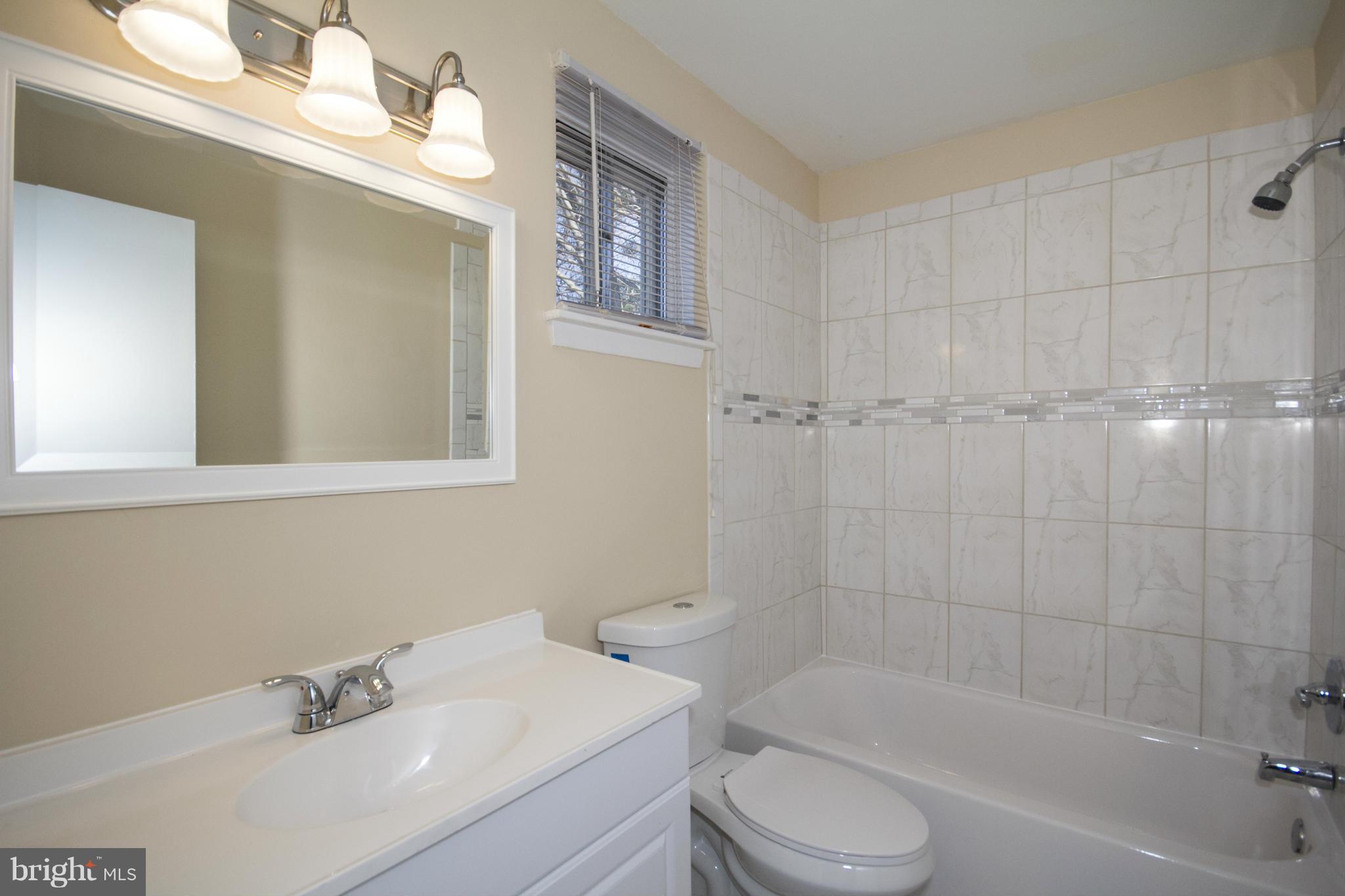 4506 Hawksbury Road Baltimore, MD 21208 - Photo 22 of 30 Bath