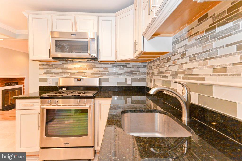7734 Garrison Road Hyattsville, MD 20784 - Photo 3 of 30 Kitchen