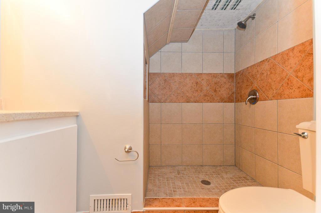 7734 Garrison Road Hyattsville, MD 20784 - Photo 24 of 30 Bath