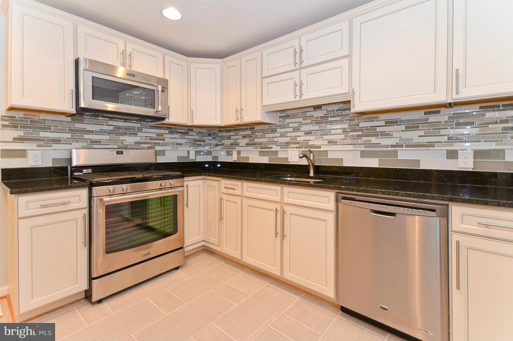 7734 Garrison Road Hyattsville, MD 20784 - Photo 4 of 30 Kitchen