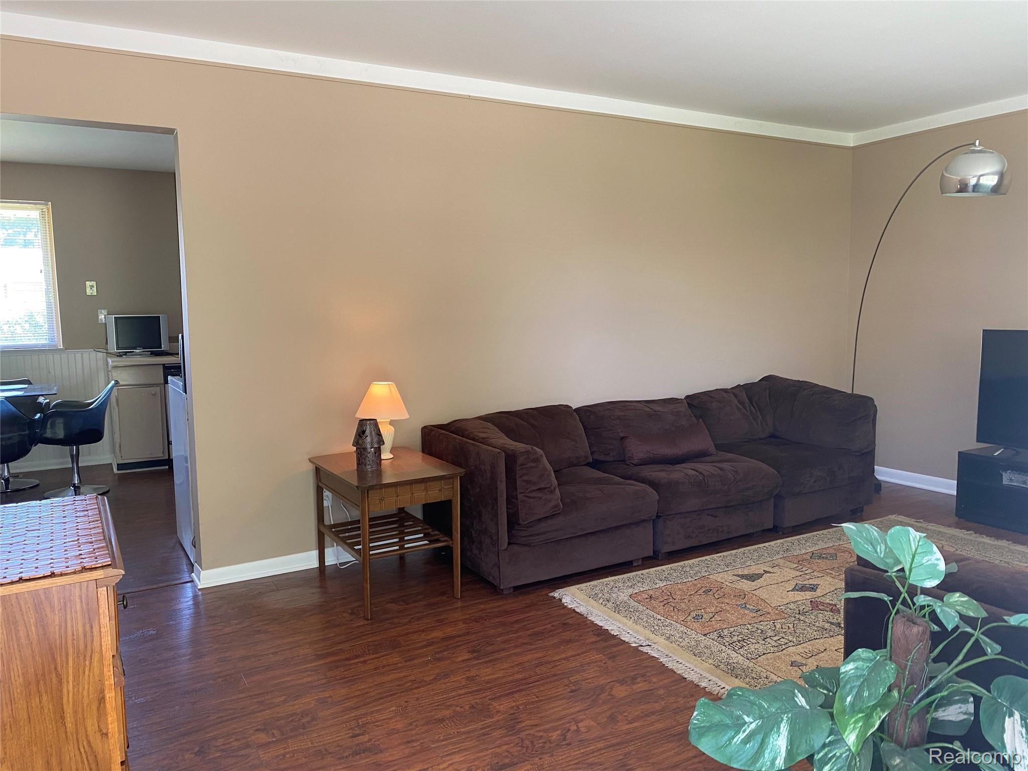 5069 Harding Street Wayne, MI 48184 - Photo 4 of 20 BE41BA03-A289-49D1-A960-22EC0DD2D7C3.jpeg
