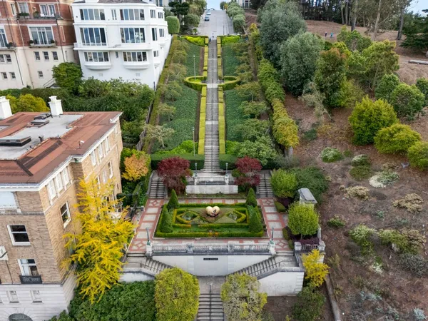 a view of building with yard and outdoor seating