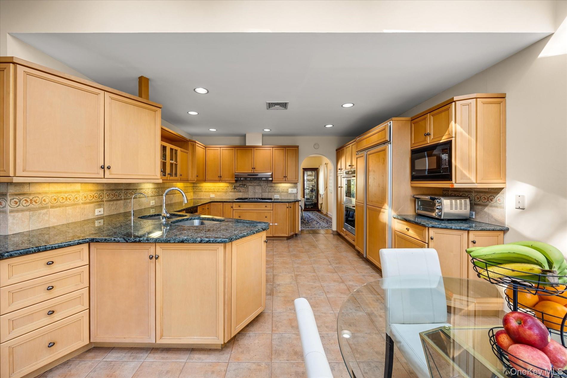 118 Baker Hill Road Great Neck, NY 11023 - Photo 17 of 40