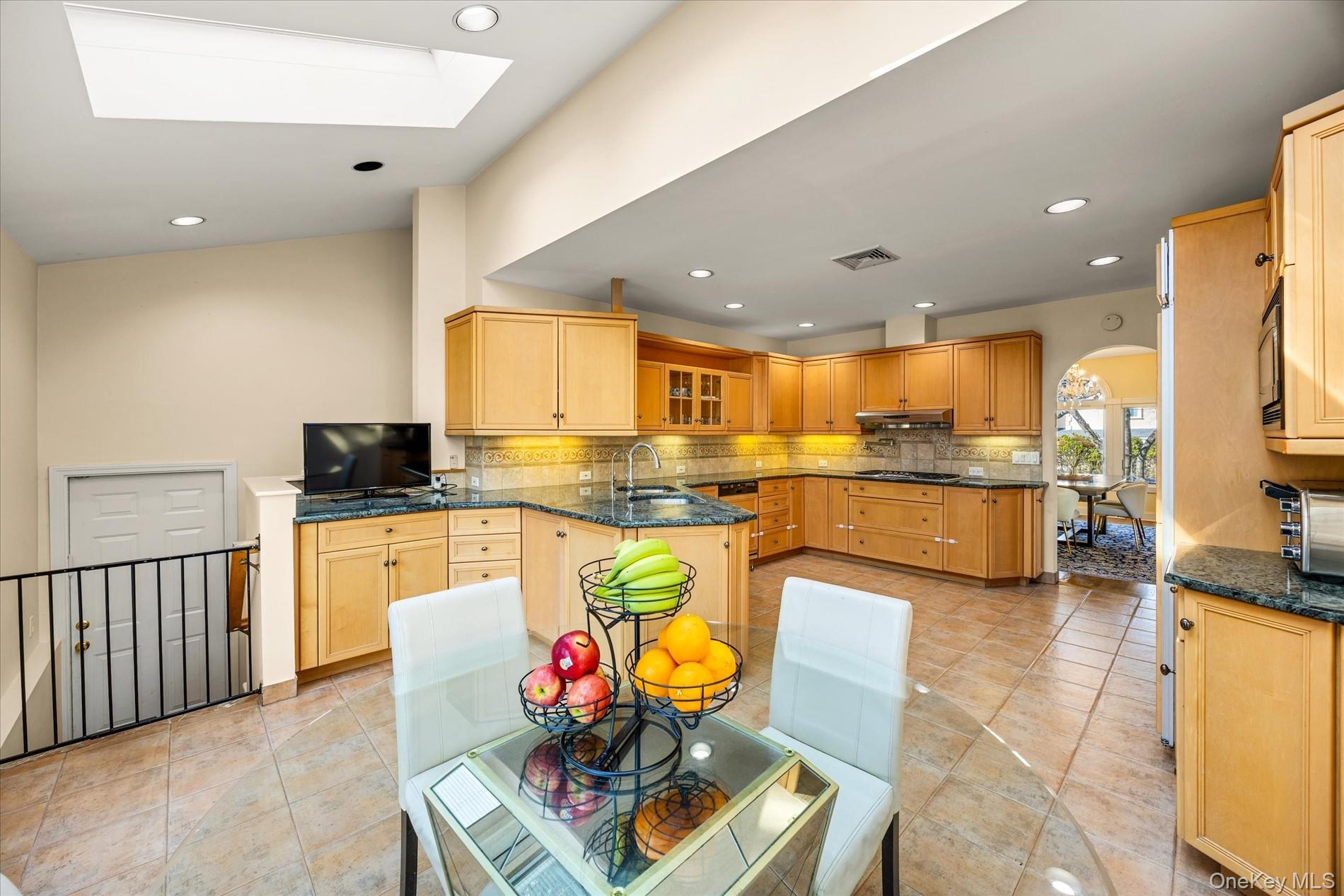 118 Baker Hill Road Great Neck, NY 11023 - Photo 18 of 40