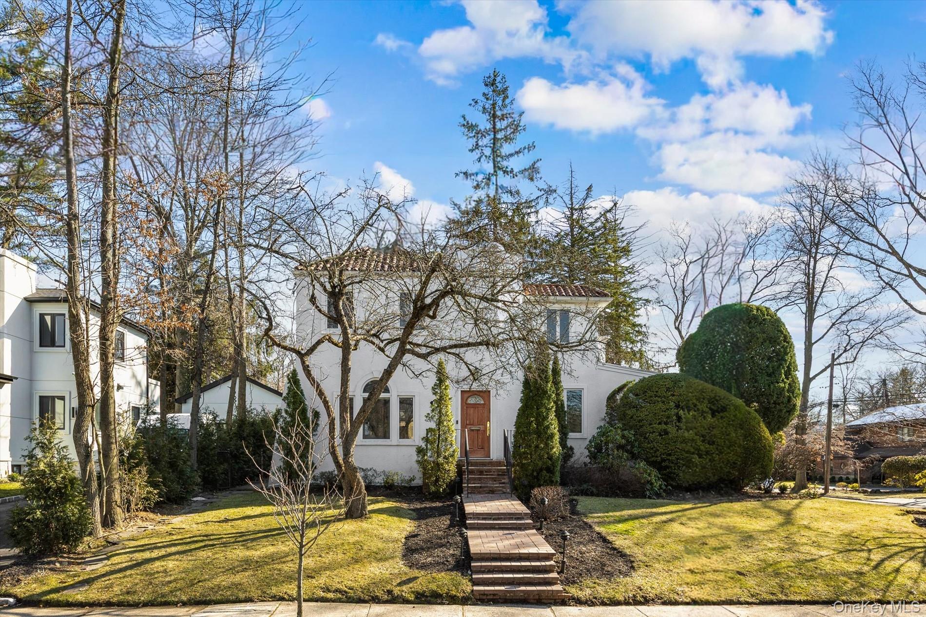 118 Baker Hill Road Great Neck, NY 11023 - Photo 2 of 40