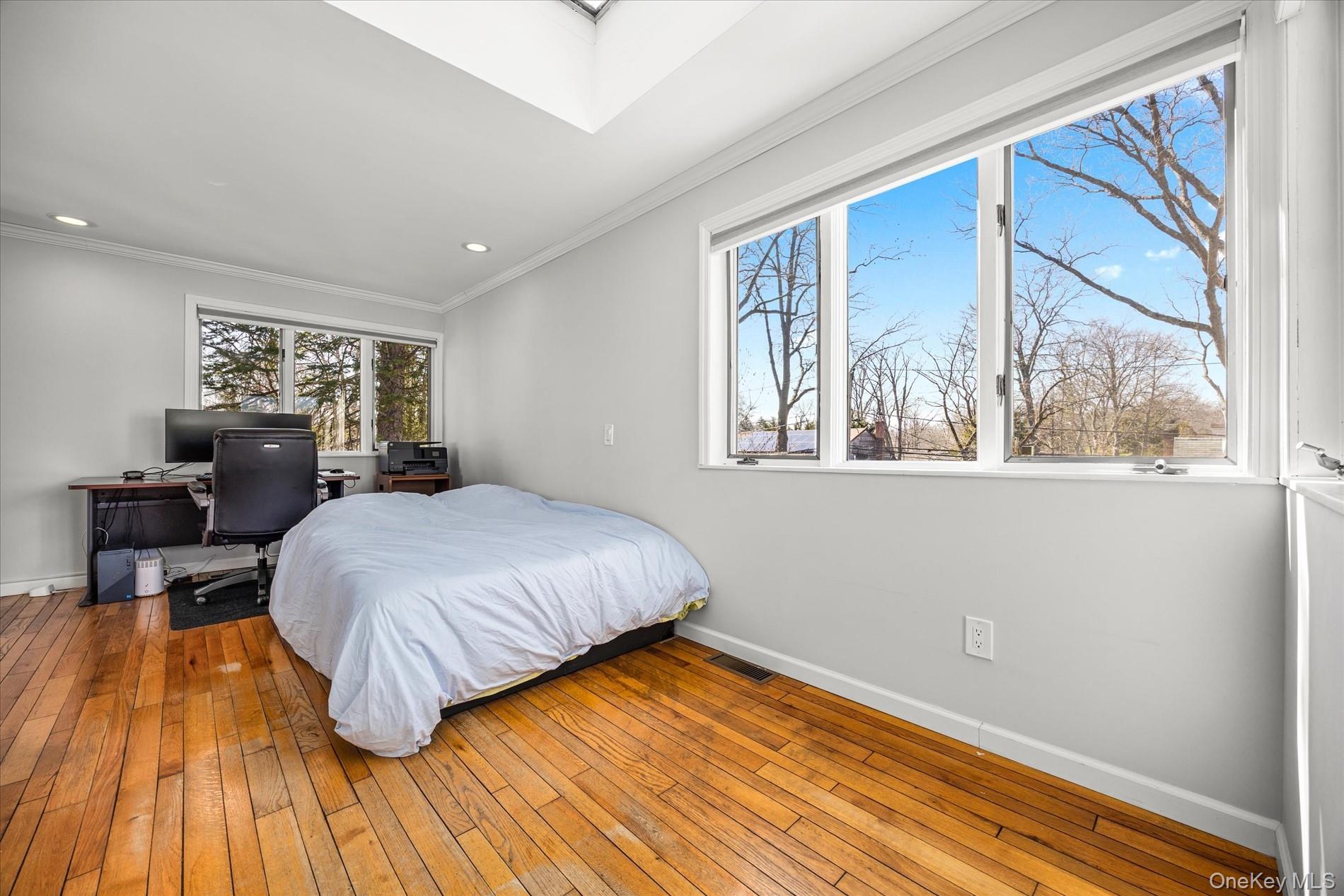 118 Baker Hill Road Great Neck, NY 11023 - Photo 23 of 40