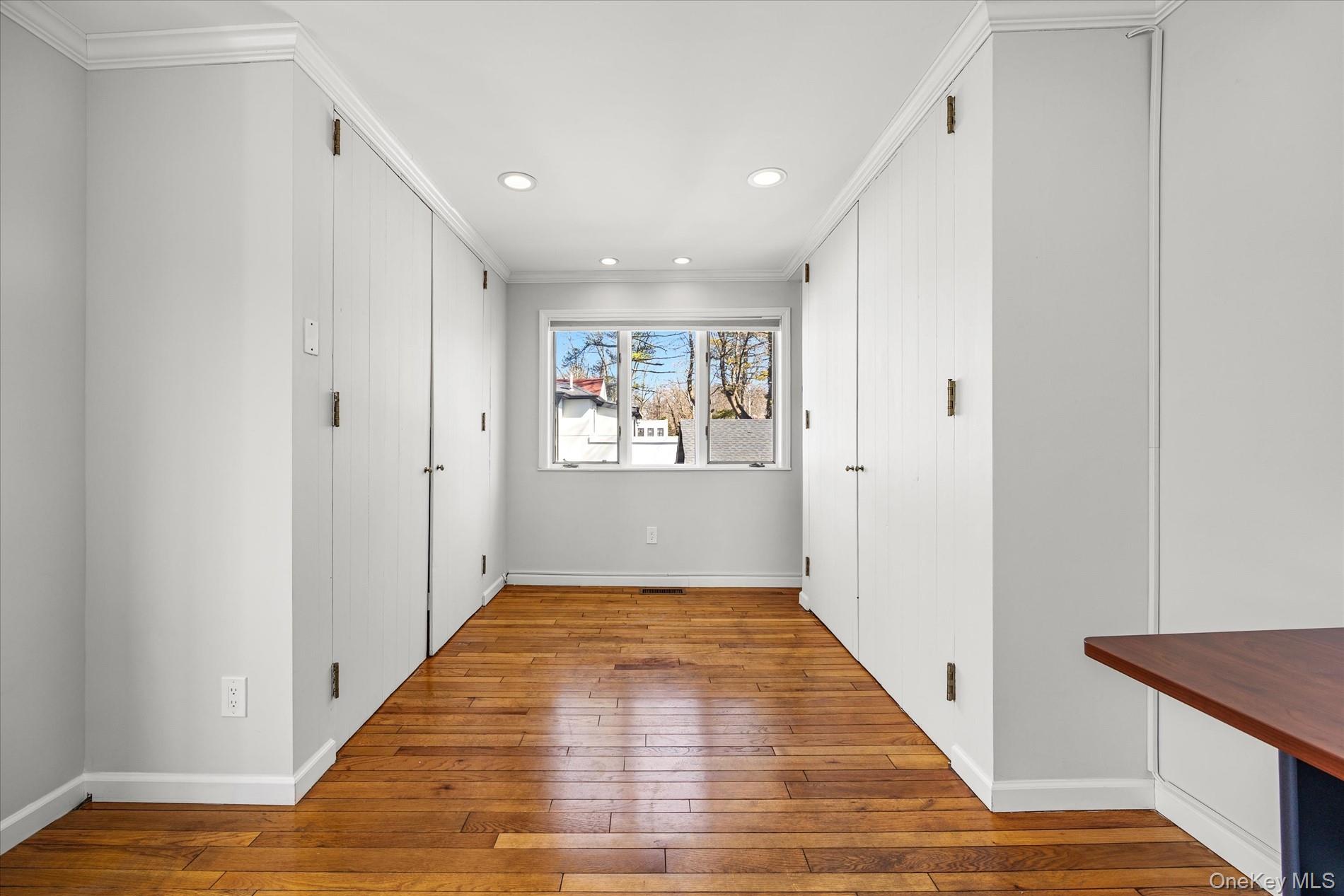 118 Baker Hill Road Great Neck, NY 11023 - Photo 27 of 40