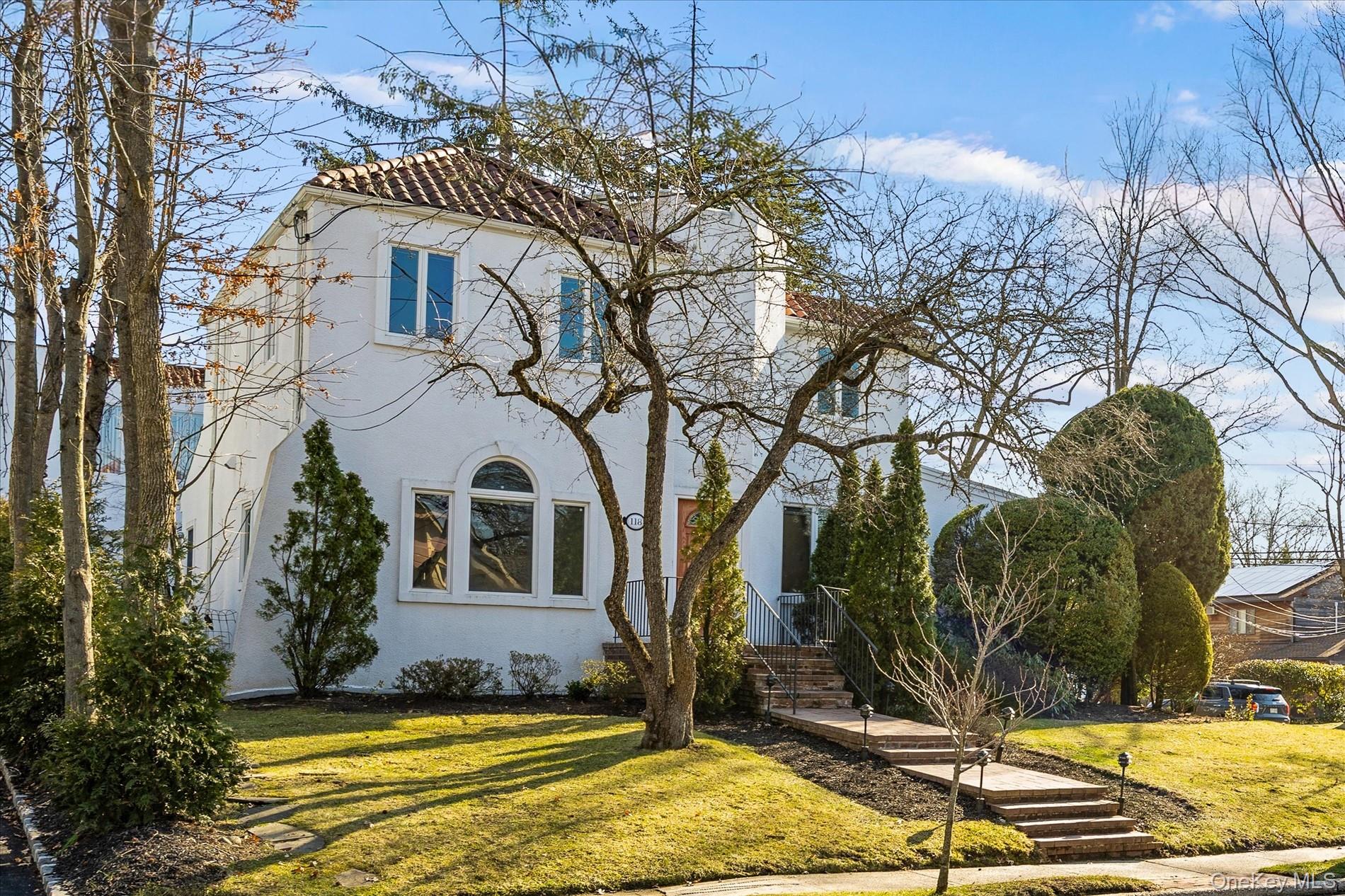 118 Baker Hill Road Great Neck, NY 11023 - Photo 3 of 40