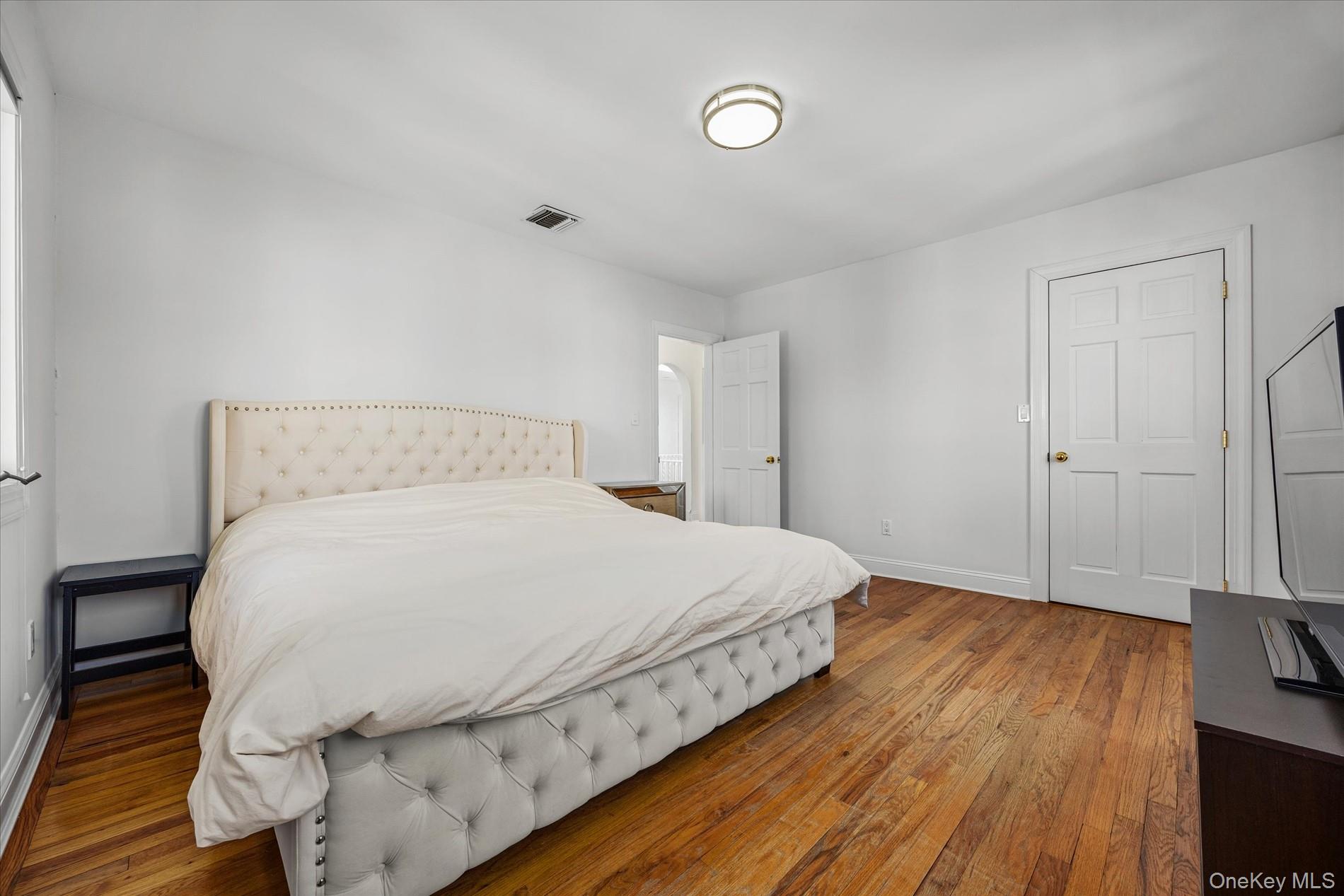 118 Baker Hill Road Great Neck, NY 11023 - Photo 33 of 40