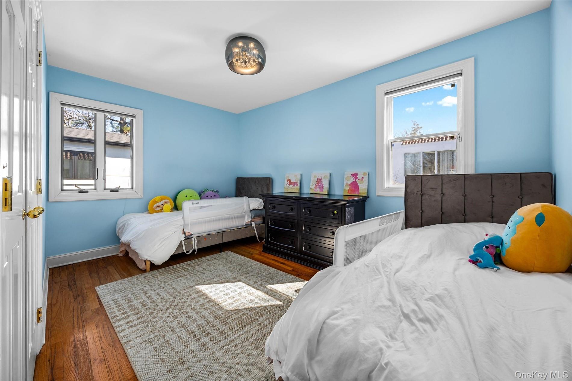 118 Baker Hill Road Great Neck, NY 11023 - Photo 34 of 40