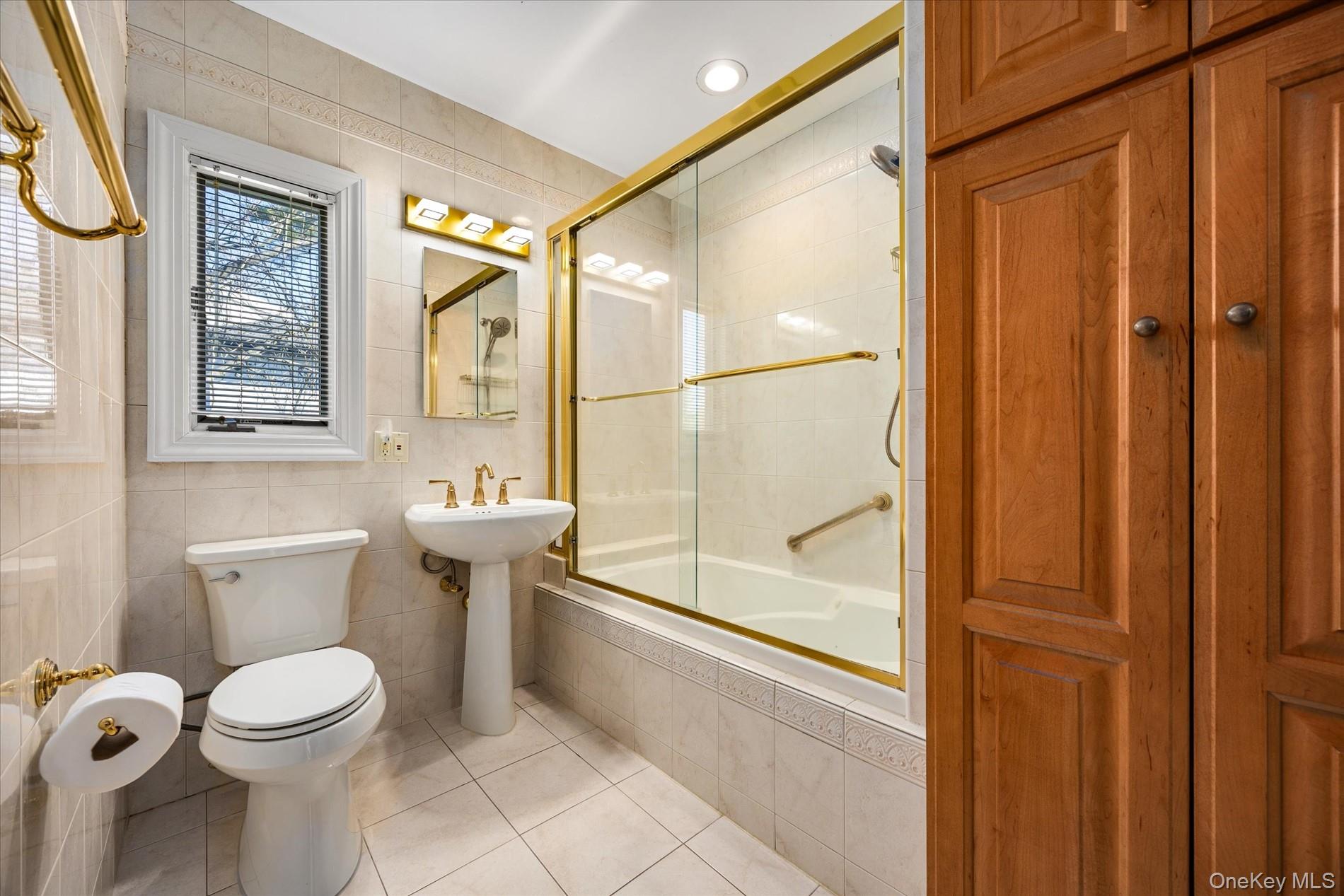 118 Baker Hill Road Great Neck, NY 11023 - Photo 35 of 40