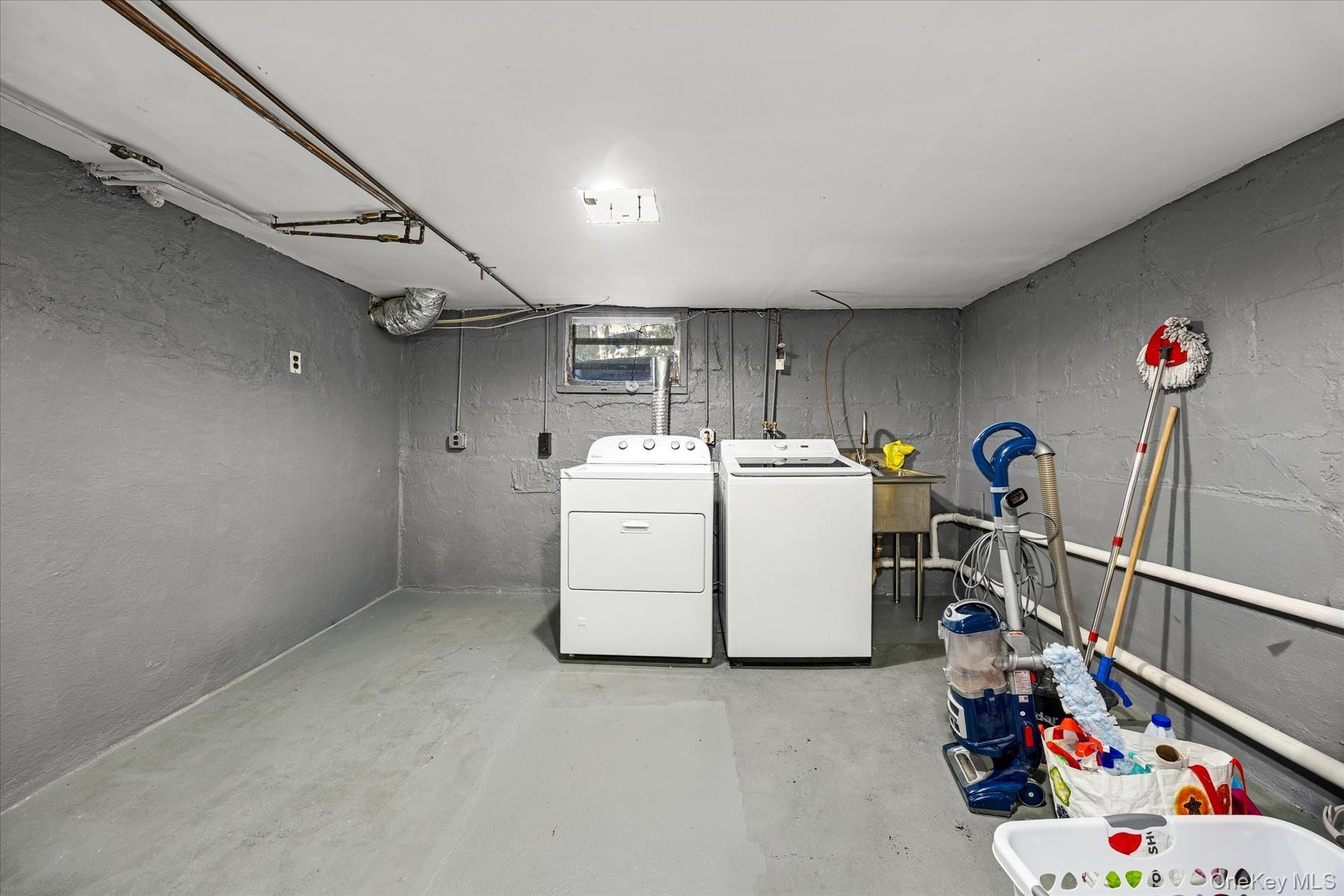 118 Baker Hill Road Great Neck, NY 11023 - Photo 36 of 40