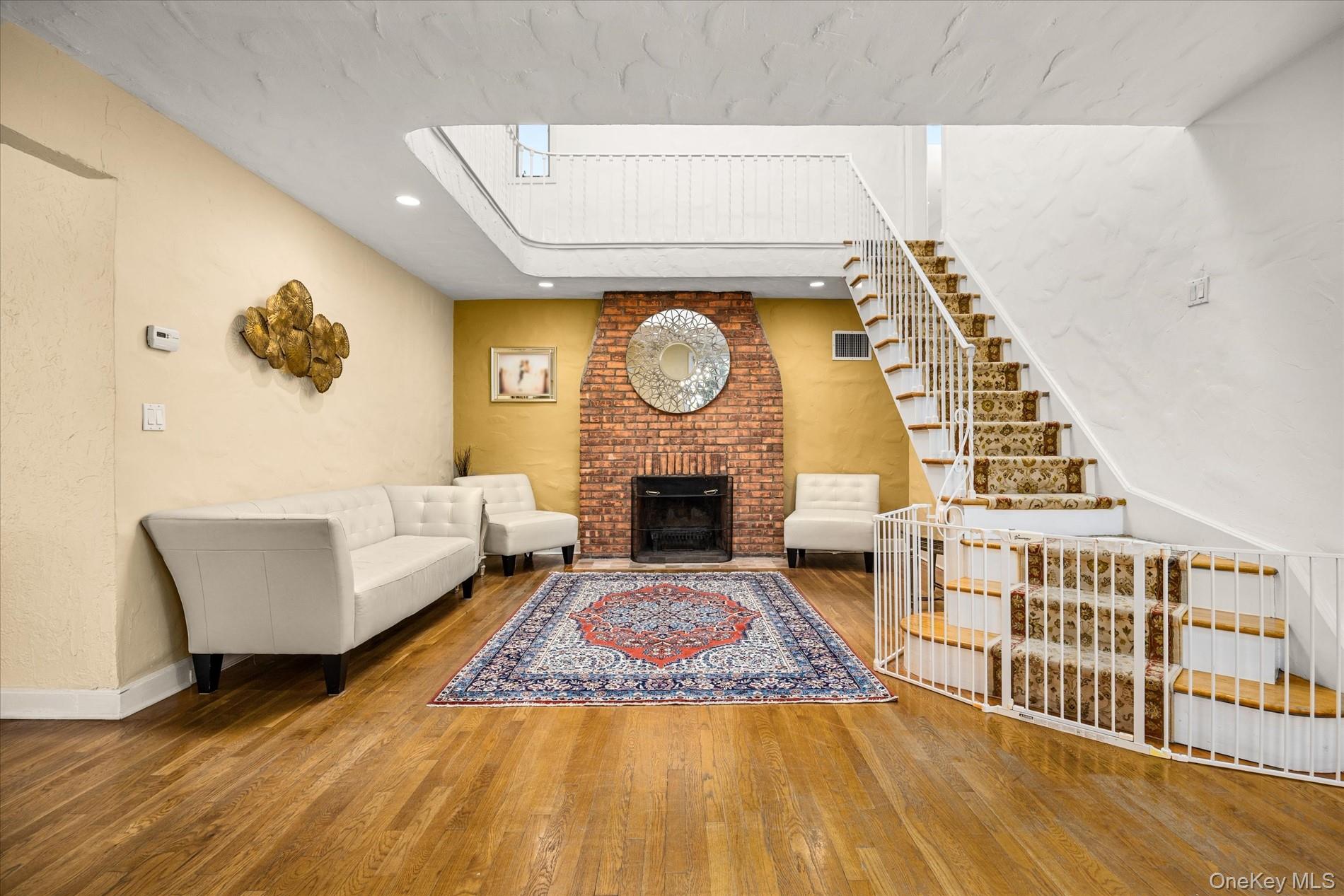 118 Baker Hill Road Great Neck, NY 11023 - Photo 5 of 40