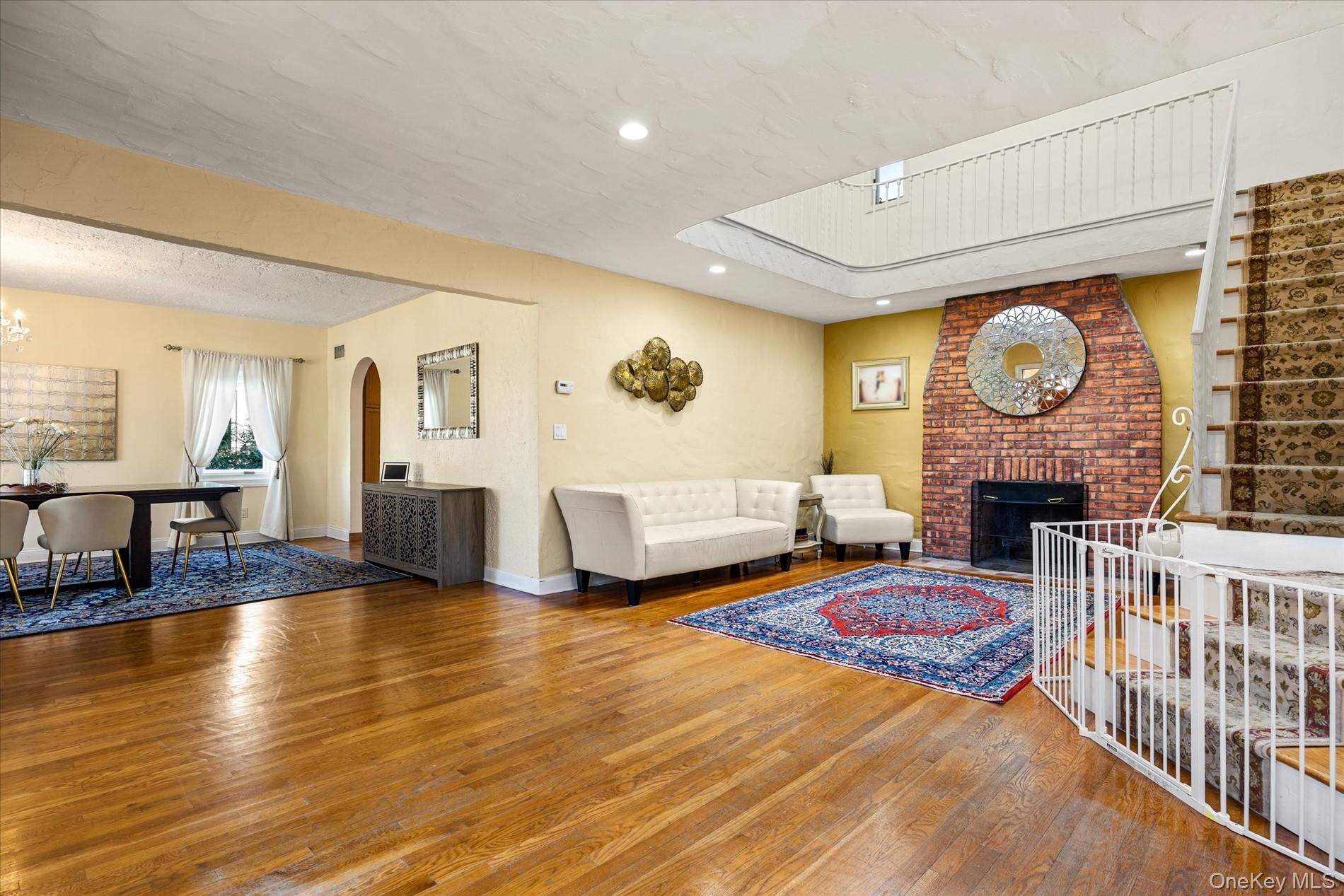 118 Baker Hill Road Great Neck, NY 11023 - Photo 7 of 40