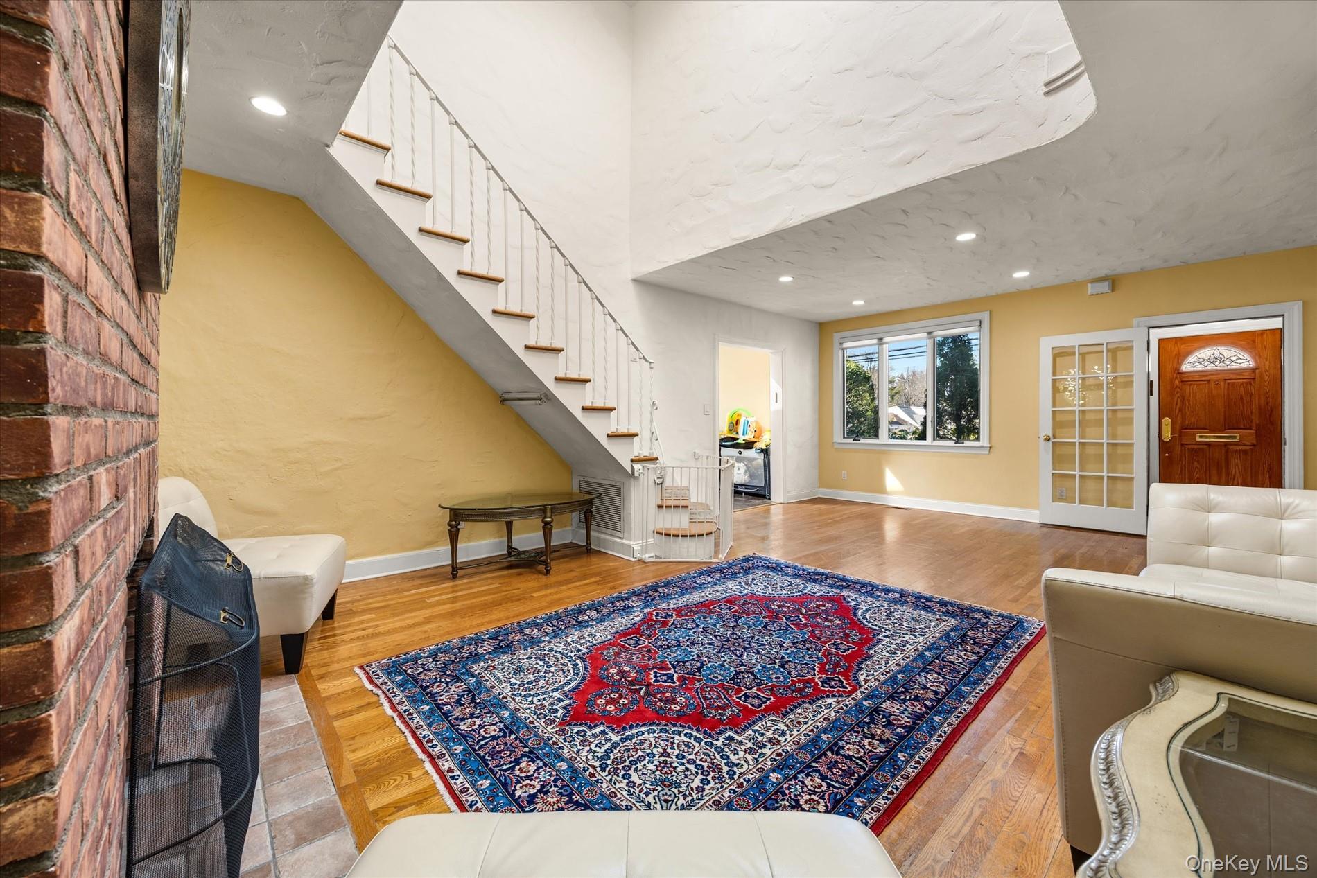 118 Baker Hill Road Great Neck, NY 11023 - Photo 8 of 40