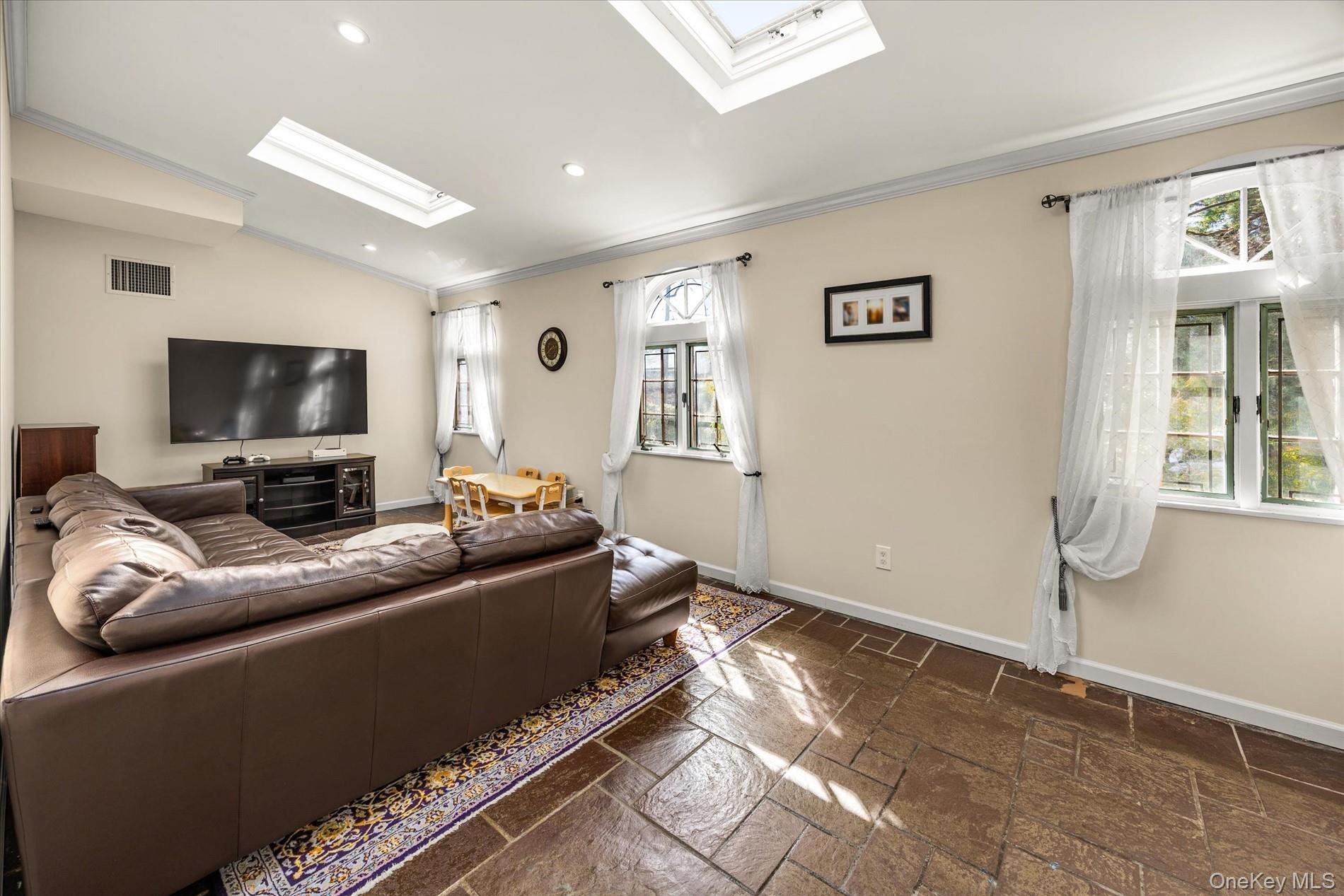 118 Baker Hill Road Great Neck, NY 11023 - Photo 9 of 40