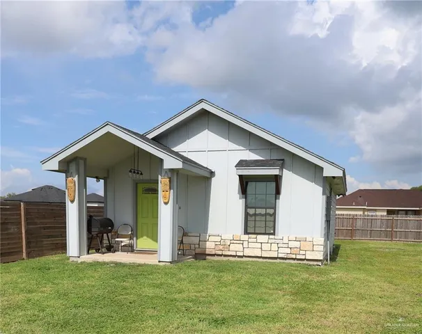 a view of a house with a yard and plants