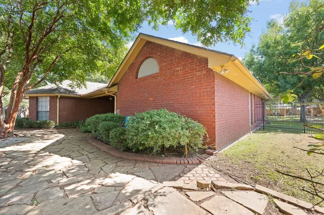 a view of a house with a tree
