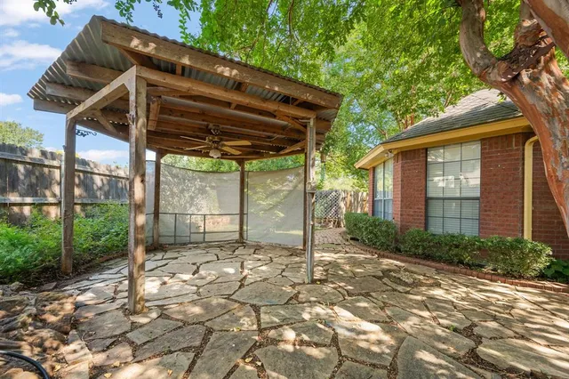 $325,000 | 153 Sandlewood Lane, Burleson, TX 76028