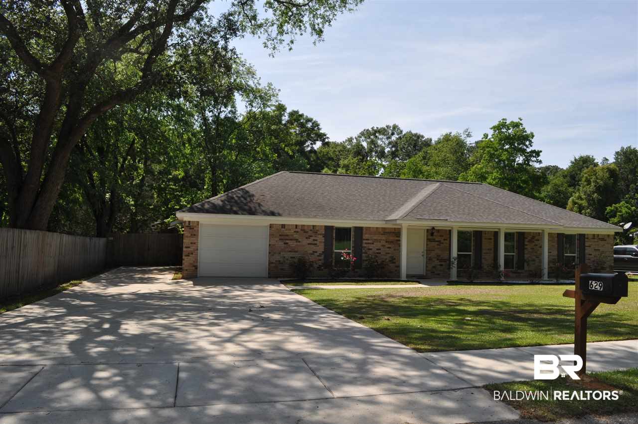 629 Pine Street Saraland, AL 36571 - Photo 2 of 17 Garage_Extra Parking