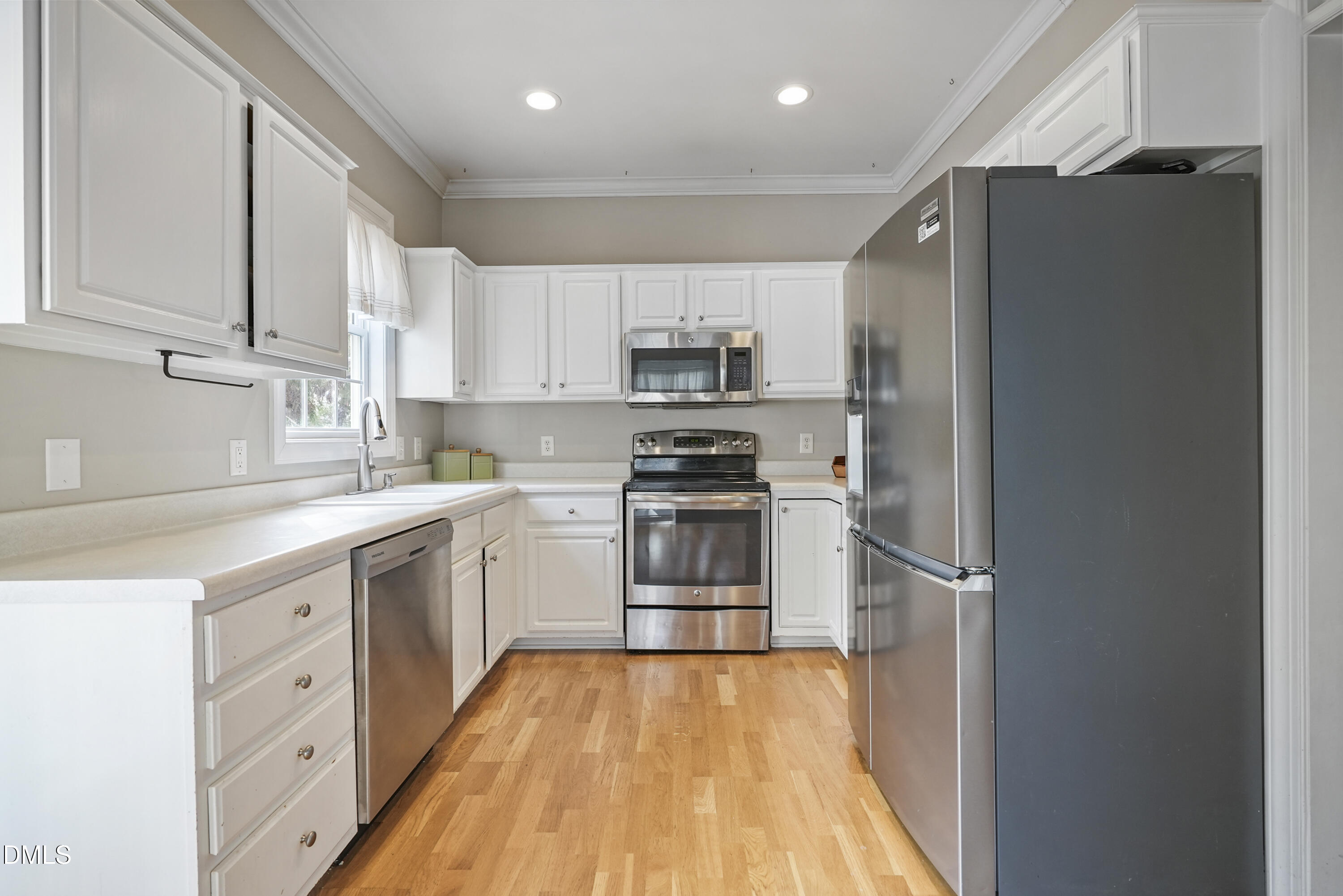 4912 Morning Edge Drive Raleigh, NC 27613 - Photo 14 of 35 a kitchen with granite countertop a refrigerator stove and sink