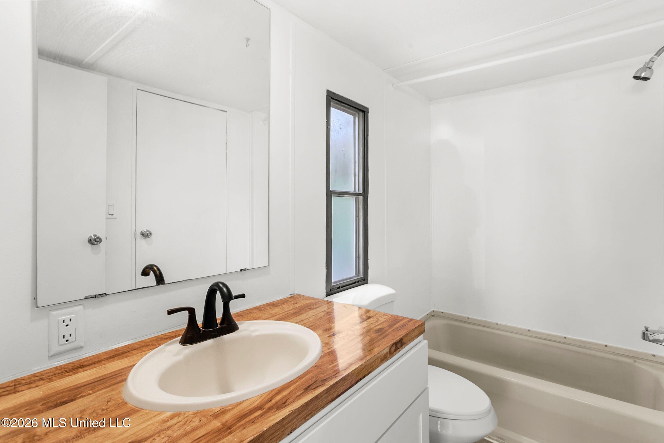 12351 Salisbury Road Gulfport, MS 39503 - Photo 16 of 29 16-Bathroom