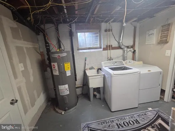 a view of utility room
