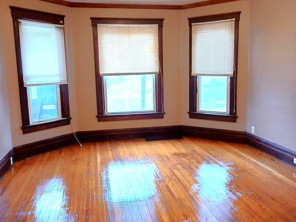 586 Mt Vernon Road Newark, OH 43055 - Photo 2 of 5 Living room at 586 Mount Vernon Rd