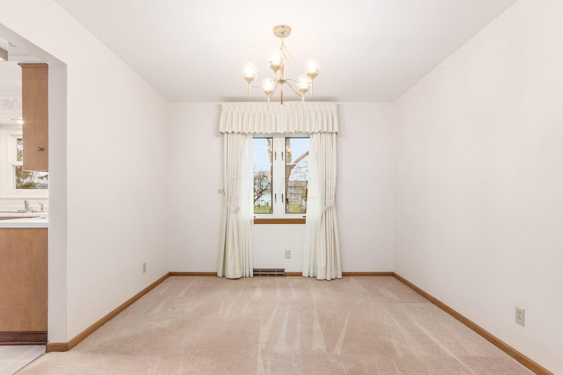 753 Chaffin Ridge Columbus, OH 43214 - Photo 5 of 25 Formal dining room perfect for family dinners.