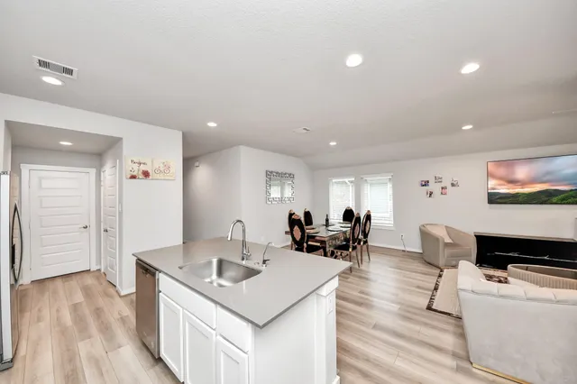 $2,300 | 18819 Allendale Forest Drive, Richmond, TX 77407