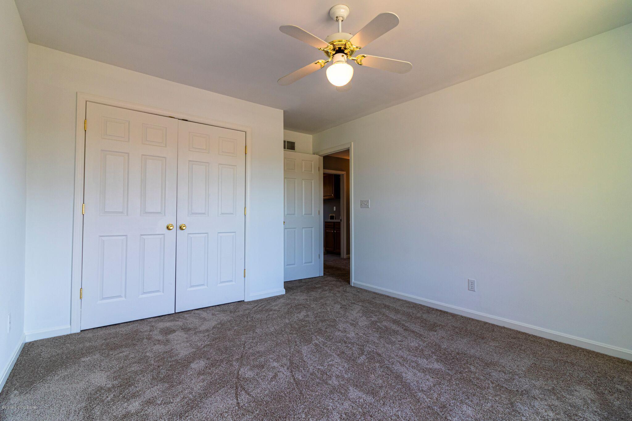 1427 Twin Ridge Road Louisville, KY 40242 - Photo 29 of 32 1427 bedroom32