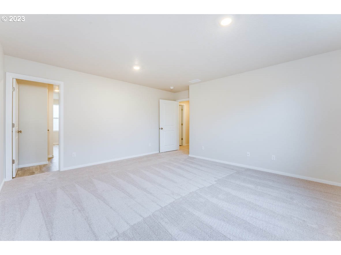 3217 Southeast 35th Street Gresham, OR 97080 - Photo 25 of 30 a view of an empty room