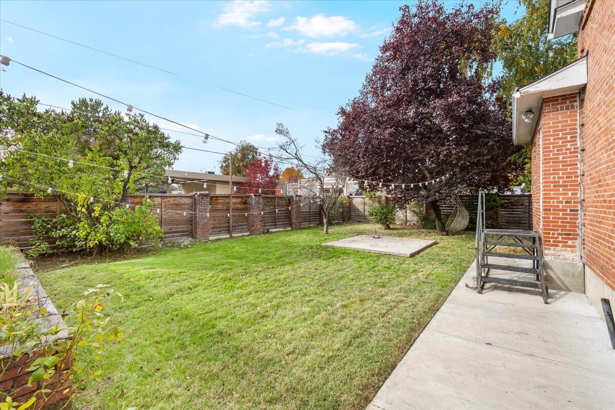 139 Southwest I Street Grants Pass, OR 97526 - Photo 5 of 47 a view of a backyard with a garden