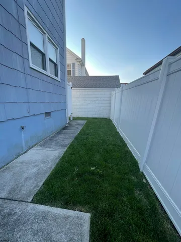 a view of back yard of the house