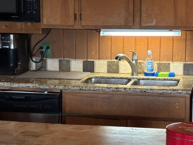 11943 Cr 310 Rocksprings Tx 78880 Rocksprings, TX 78880 - Photo 8 of 61 a kitchen with granite countertop a stove and a sink