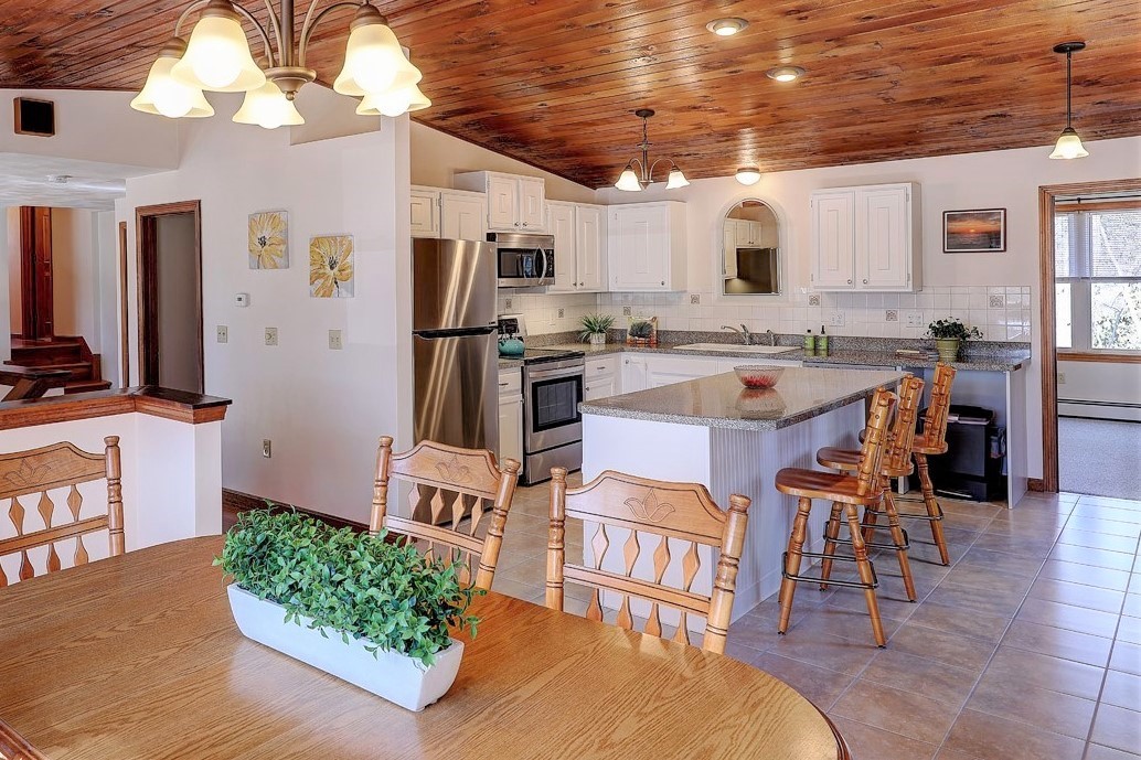 19 Beaver Road Barrington, RI 02806 - Photo 6 of 31 Gallery Image 6
