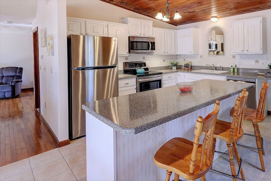 19 Beaver Road Barrington, RI 02806 - Photo 8 of 31 Gallery Image 8