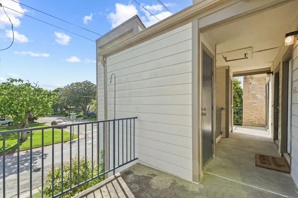 $1,550 | 7144 North Holiday Drive, Galveston, TX 77550