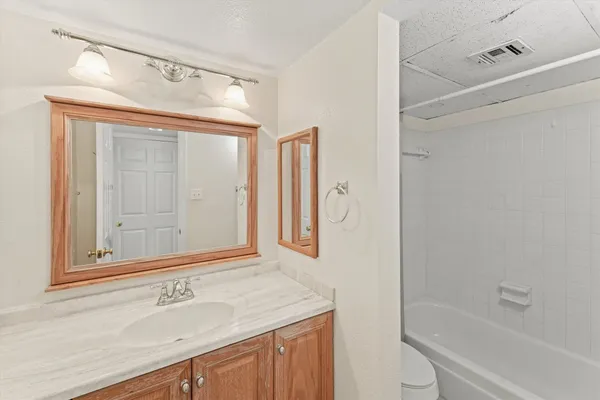$1,550 | 7144 North Holiday Drive, Galveston, TX 77550