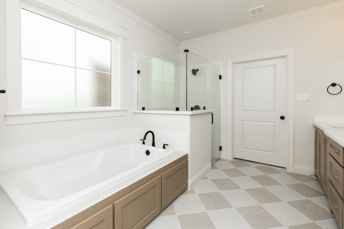 6560 Brayfield Lane Beaumont, TX 77706 - Photo 23 of 38 a bathroom with a bathtub and a sink