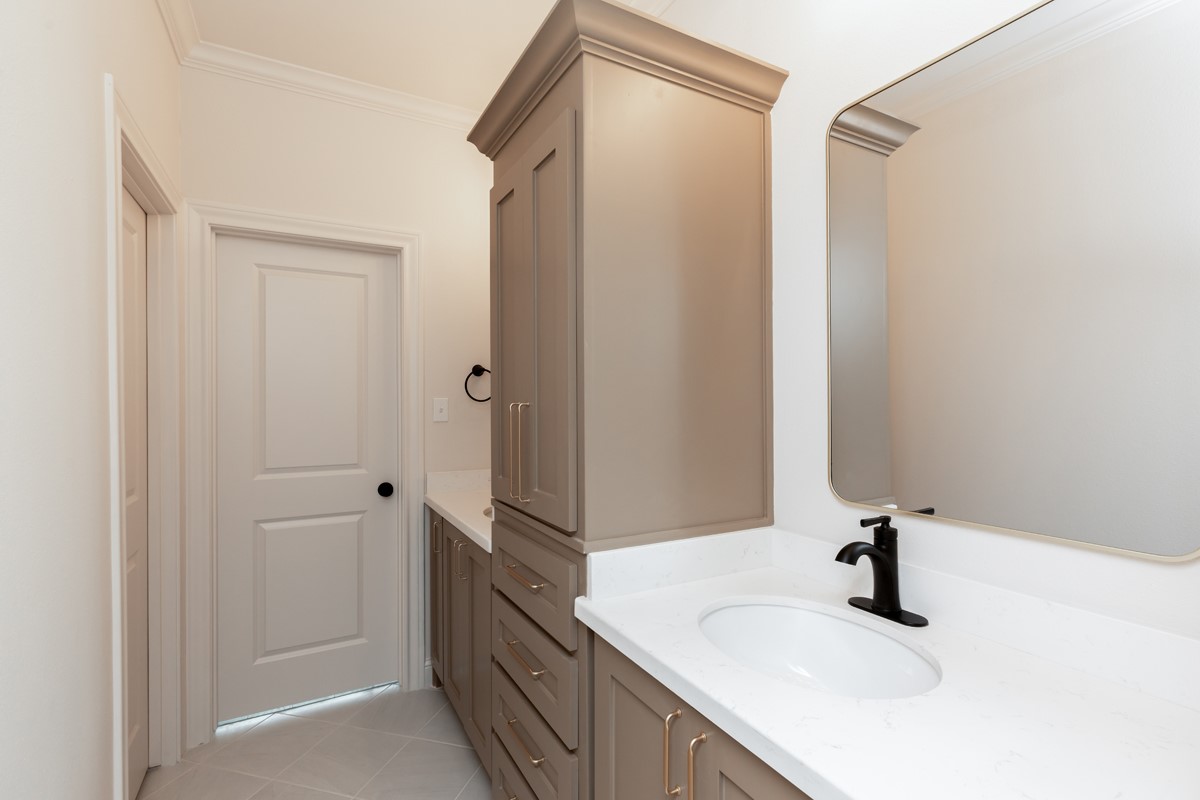 6560 Brayfield Lane Beaumont, TX 77706 - Photo 32 of 38 a bathroom with a sink and a mirror