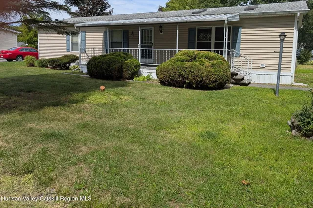 a view of a house with backyard and garden