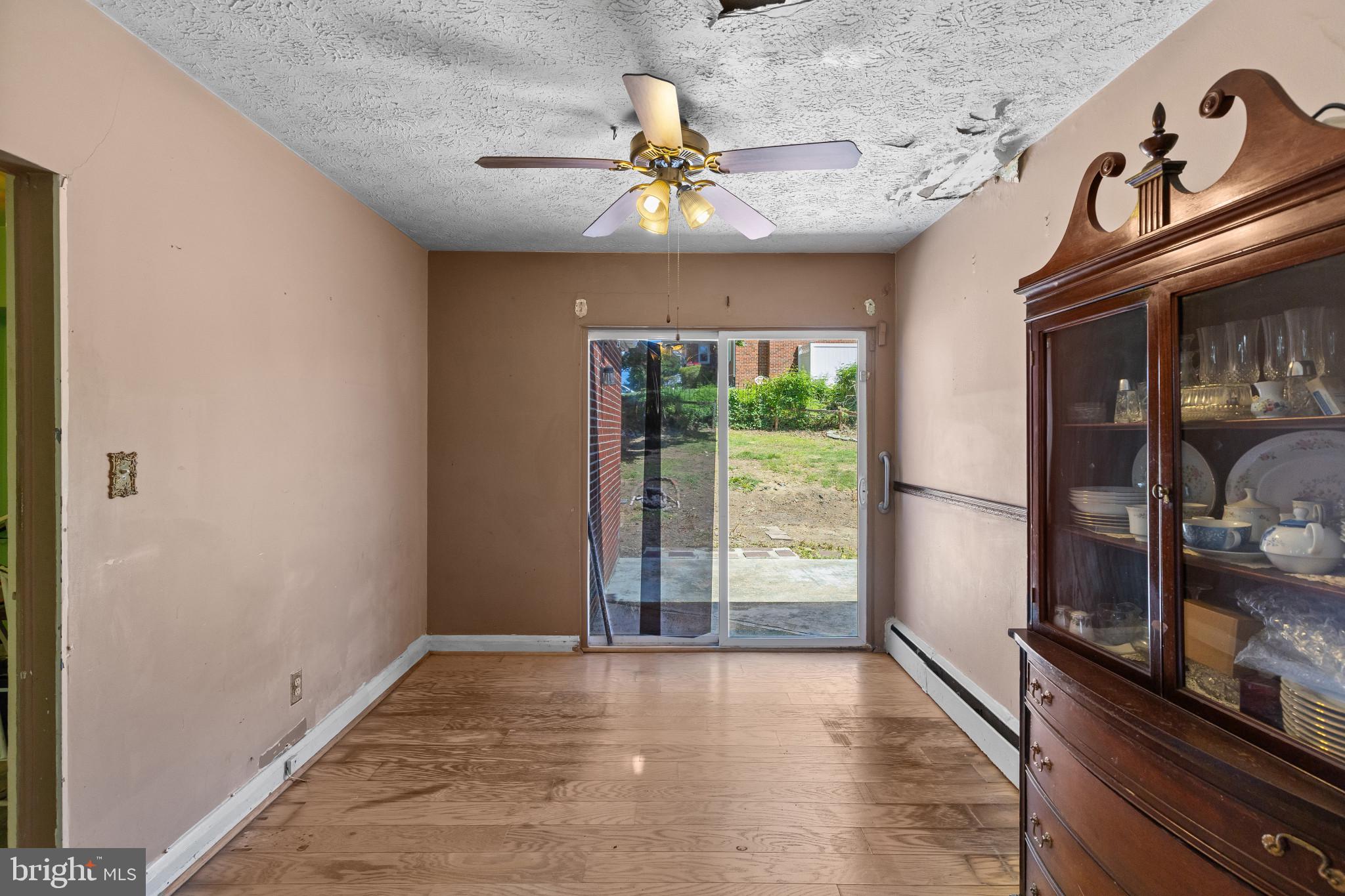 574 Edmondson Avenue Baltimore, MD 21228 - Photo 7 of 30 Dining room