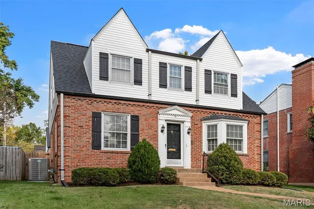 $525,000 | 9401 Pine Avenue, St. Louis, MO 63144