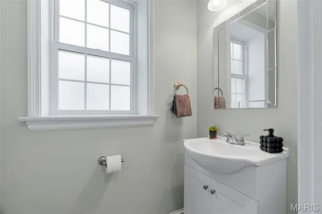 $525,000 | 9401 Pine Avenue, St. Louis, MO 63144