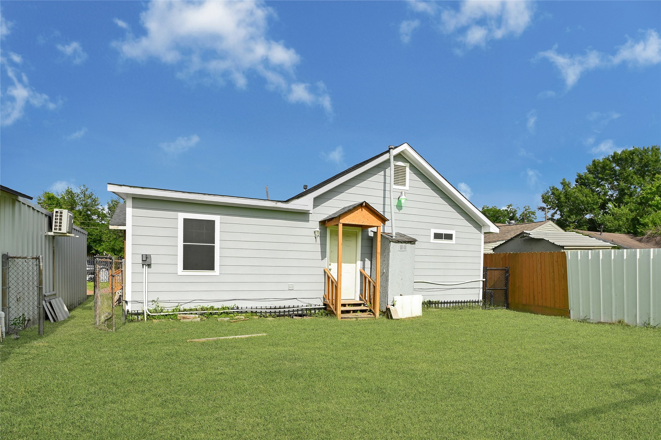 6825 Appleton Street Houston, TX 77022 - Photo 23 of 25 a front view of house with yard and green space