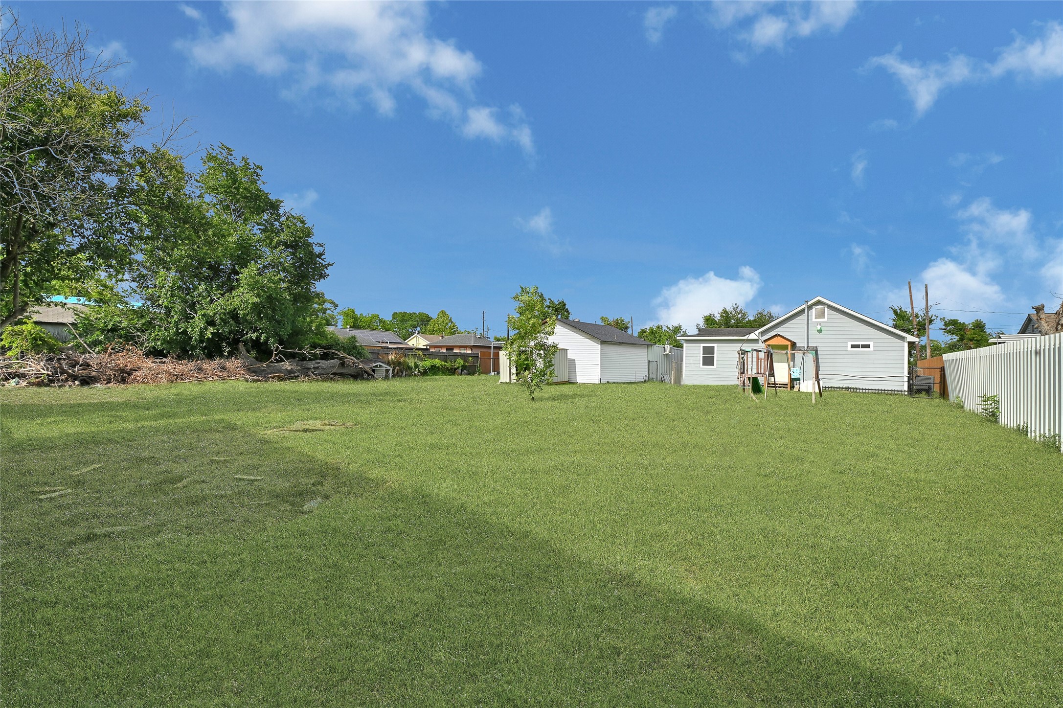 6825 Appleton Street Houston, TX 77022 - Photo 25 of 25 a front view of a house with garden