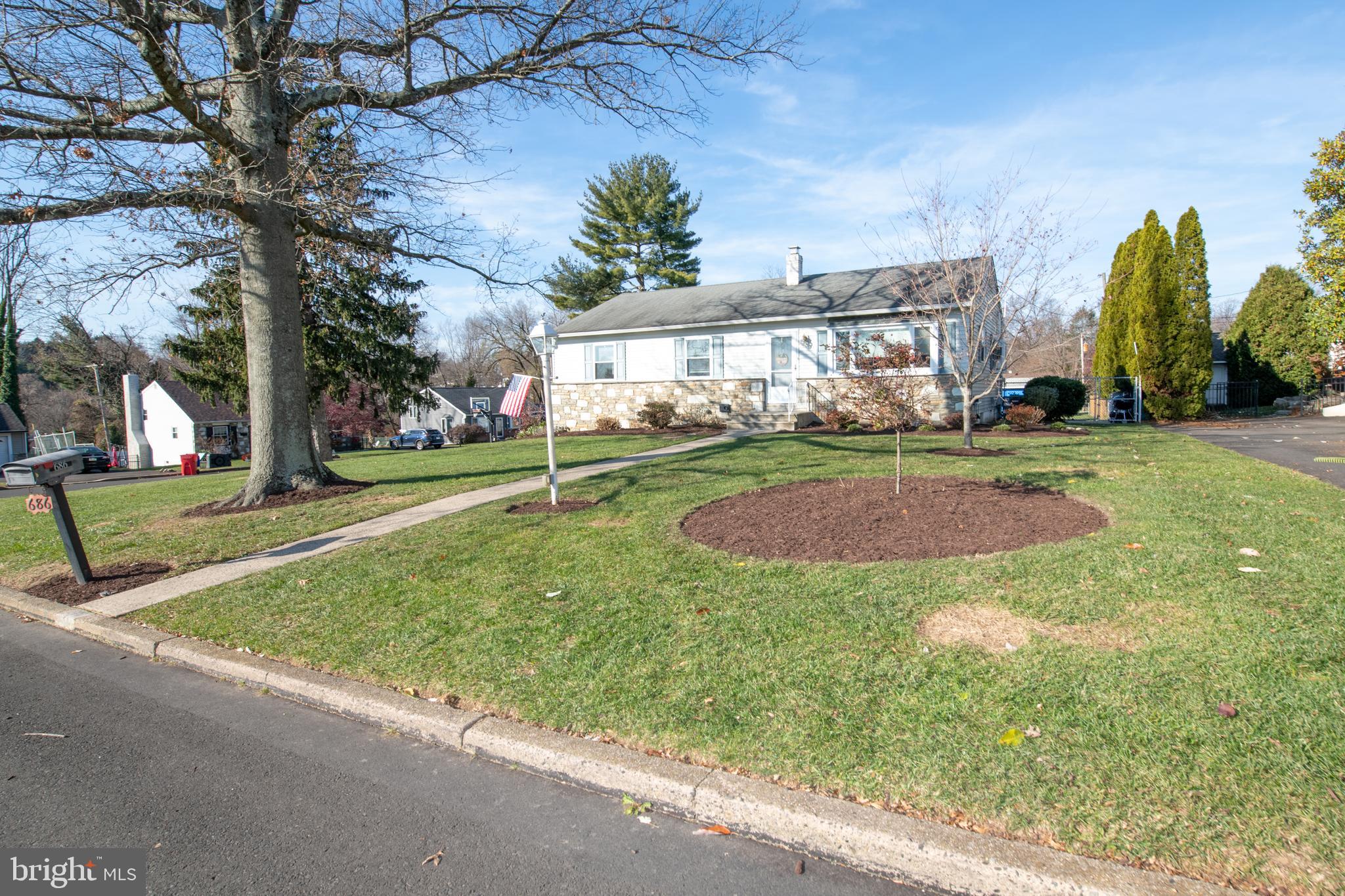 686 Middle Road Warminster, PA 18974 - Photo 1 of 35 Front View