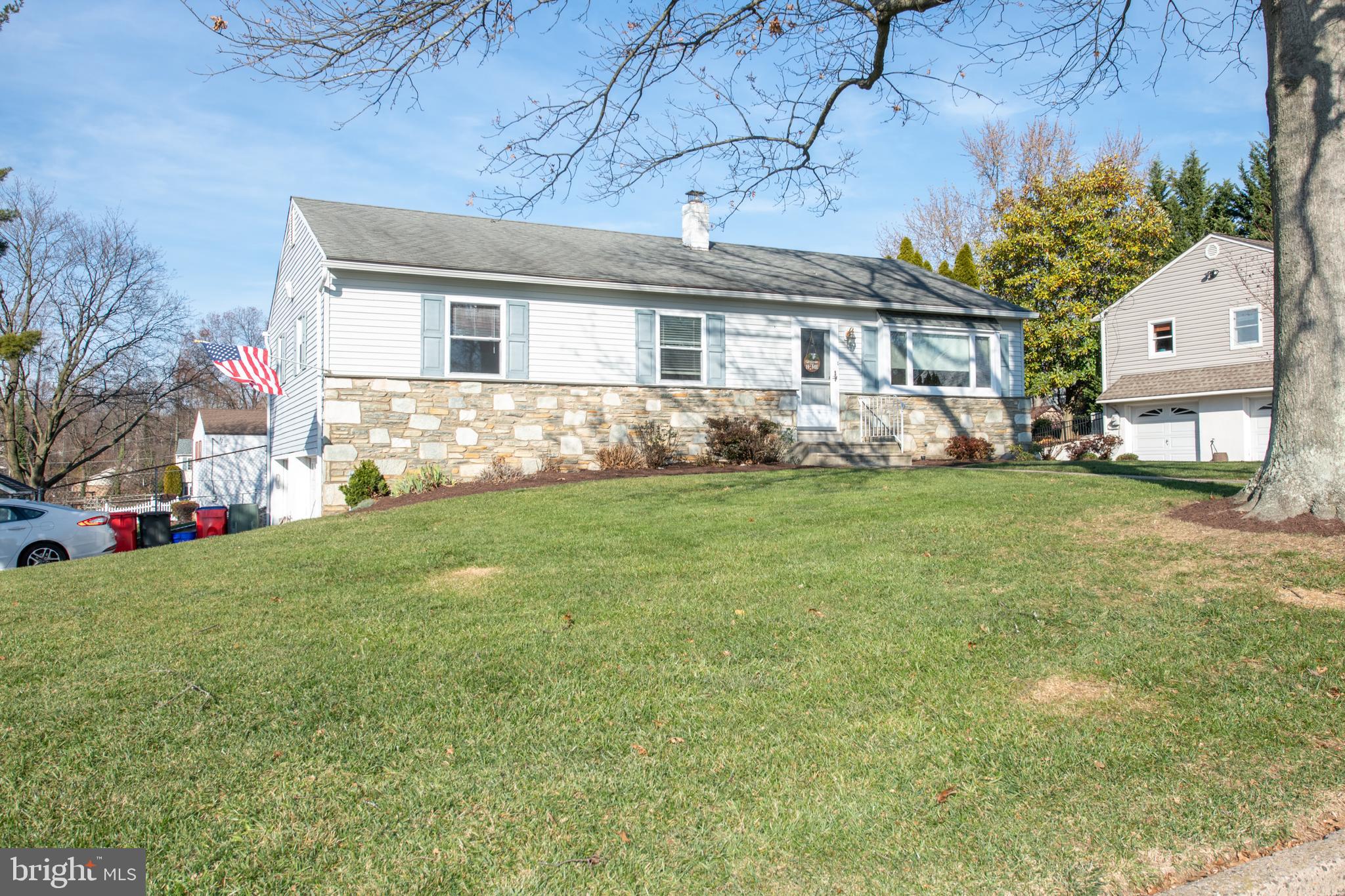 686 Middle Road Warminster, PA 18974 - Photo 2 of 35 Front View